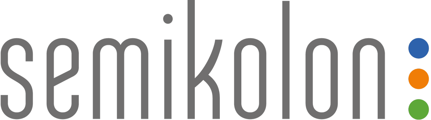 Angelika Güc // semikolon Marketing + Kommunikation Logo